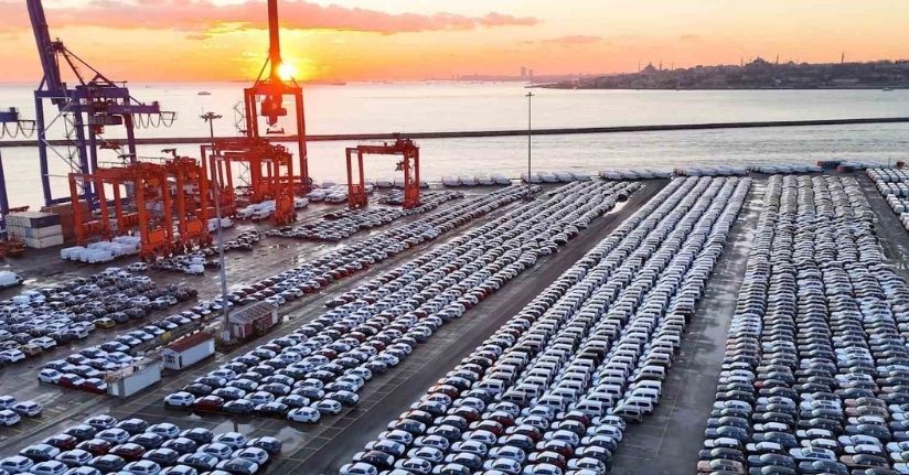 İthal otomobiller Haydarpaşa Limanı’nı doldurdu