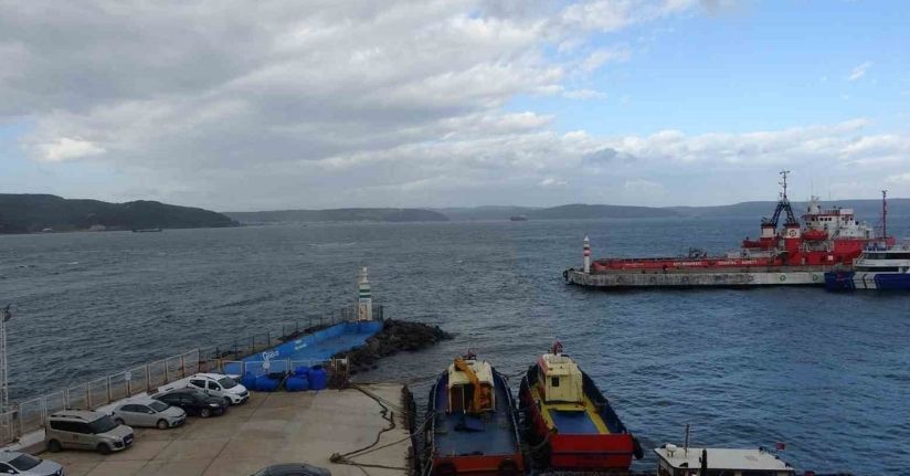 Çanakkale Boğazı fırtına nedeniyle trafiğe kapandı