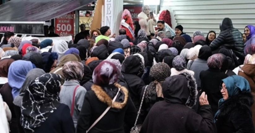 Sultangazi'de mağaza açılışında izdiham yaşandı