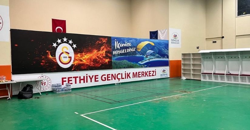 Fethiye’de spor salonu Galatasaray’ın soyunma odası oldu