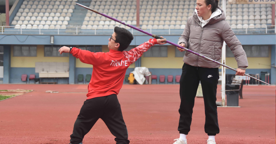 130 santim Ahmet, 230 santim ciritle Avrupa 2'ncisi oldu