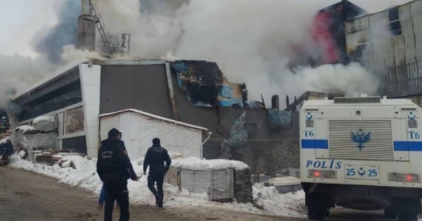 Sanayi sitesinde büyük yangın: 5 kişi hastaneye kaldırıldı