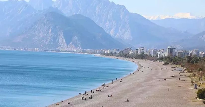 Antalya’da deniz suyu sıcaklığı, hava sıcaklığını geride bıraktı
