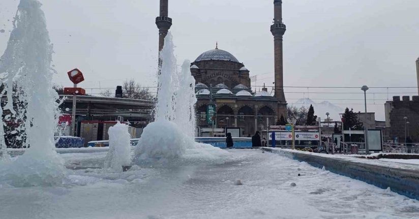 Kayseri buz tuttu: 2 ilçede hava sıcaklığı -23 olarak ölçüldü