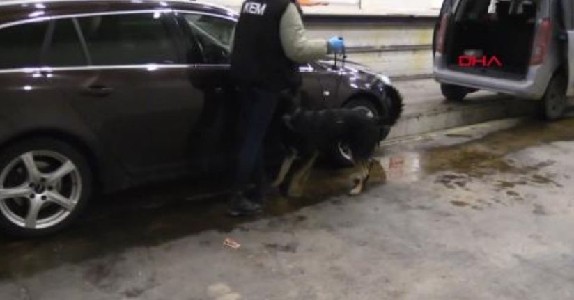 Kapıkule’de 2 otomobilde 20 kilo 812 gram esrar ele geçirildi