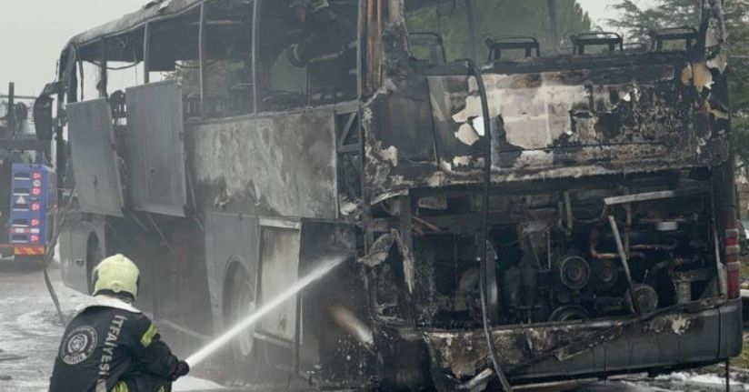 Seyir halindeki yolcu otobüsünde yangın: Facia son anda önlendi