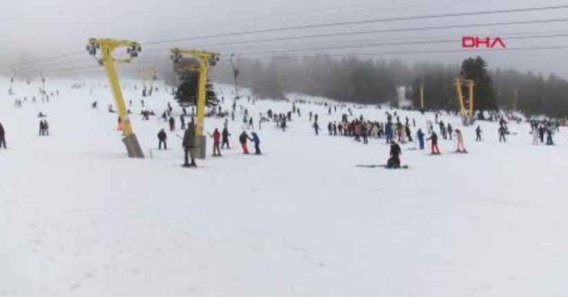 Uludağ'da hafta sonu ve sömestir yoğunluğu; pistlerde adım atacak yer kalmadı