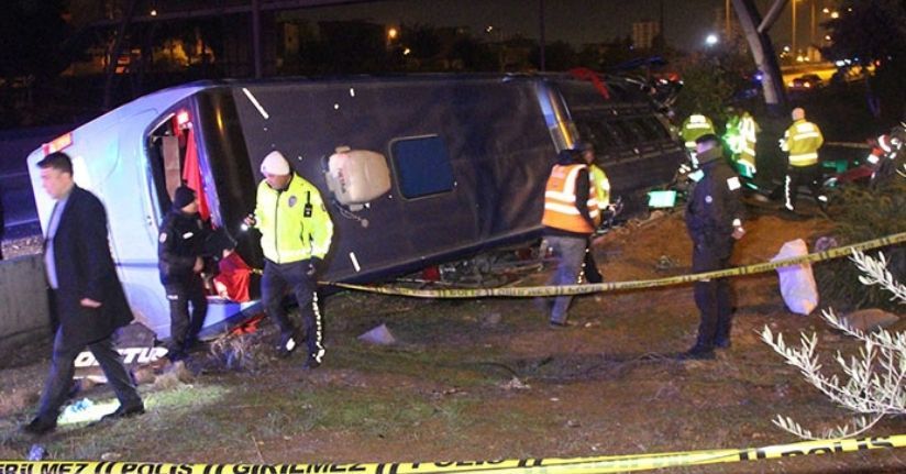 Adana’da yolcu otobüsü devrildi: 8 yaralı