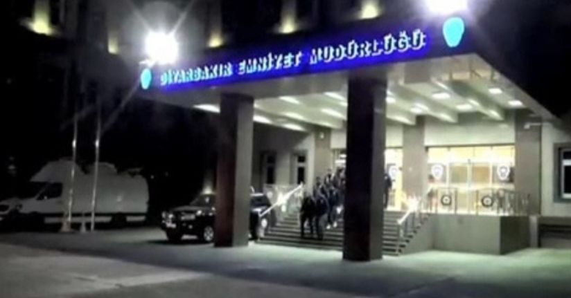 Diyarbakır’da İl Emniyet Müdürlüğü binası önüne el yapımı patlayıcı atıldı