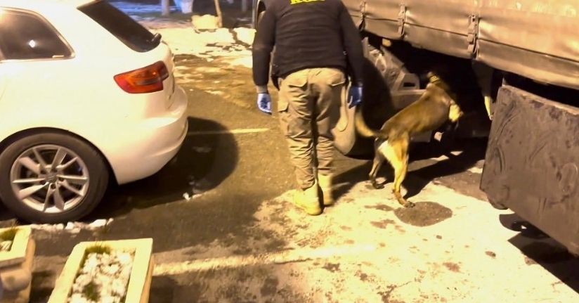 Batman polisinden nefes kesen operasyon: Tırda 51 kilo uyuşturucu ele geçirildi