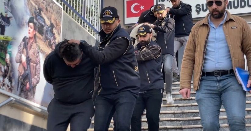 Düşük faizli kredi çektirme vaadiyle 1 milyon 820 bin lira dolandırıcılık: 3 şüpheli tutuklandı