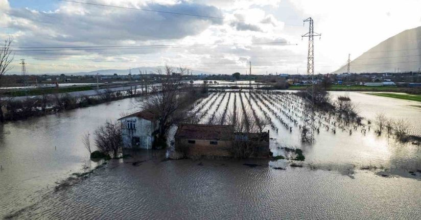 Manisa’yı sağanak vurdu, taşkın hasarı gün ağarınca ortaya çıktı