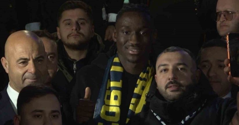 Fenerbahçe’nin yeni transferi Sidiki Cherif, İstanbul’da