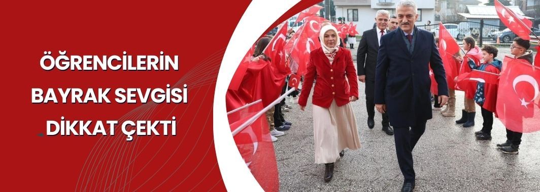Öğrenciler İkinci Döneme Türk Bayraklarıyla Başladı