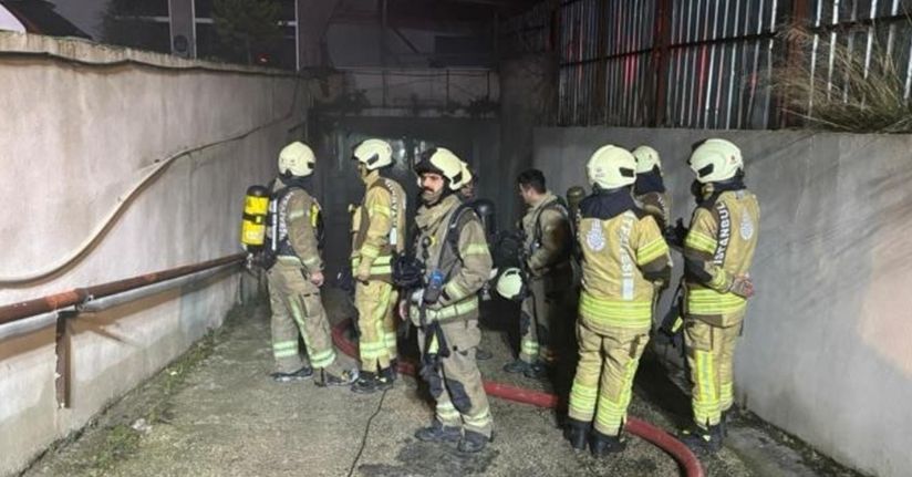 Avcılar’da tekstil atölyesine ait depo alevlere teslim oldu