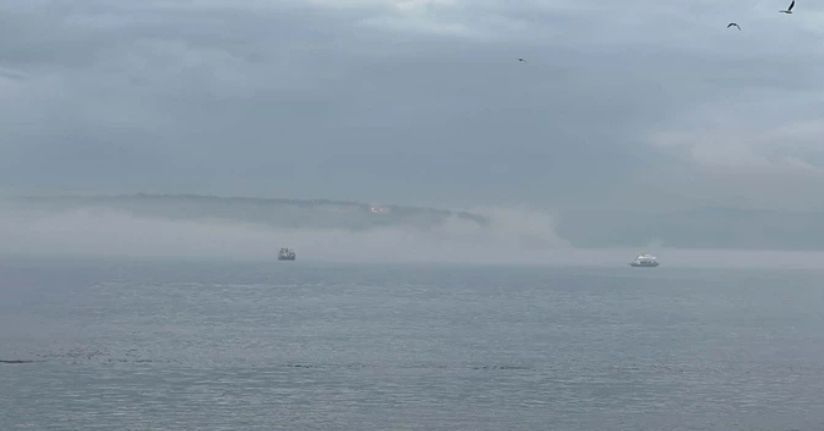 Çanakkale Boğazı'nda sis etkisini kaybetti, ulaşım normale döndü