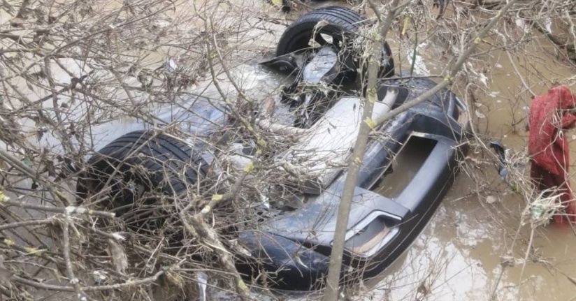 İzmir’de otomobil dereye uçtu: 2 kız kardeş hayatını kaybetti