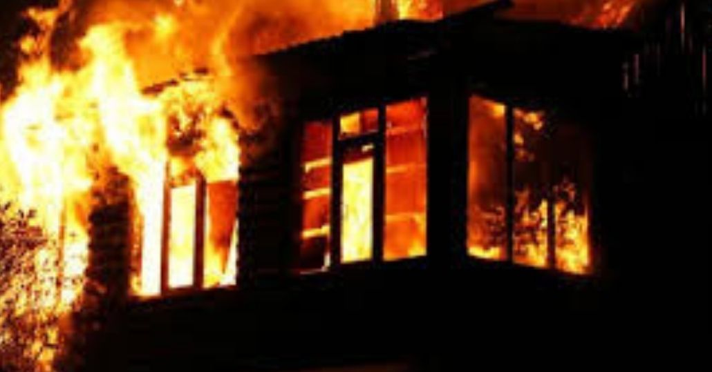 Tartıştığı arkadaşını öldürdü, cinayetin işlendiği evde yangın çıktı