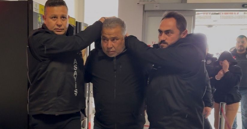 Maddi hasarlı kaza sonrası 2 kişiyi öldürüp, 