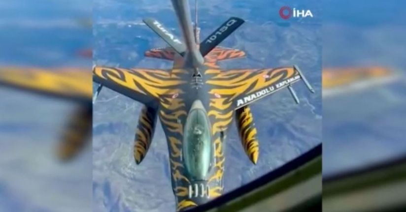 NATO, Türk F-16'sının Romanya hava sahasında yakıt ikmali yaptığı anları paylaştı