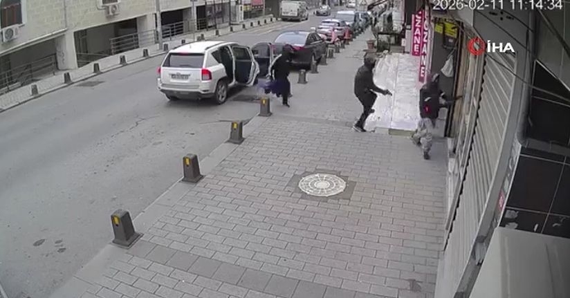 Eyüpsultan’daki kuyumcu soygunu girişiminin görüntüleri ortaya çıktı
