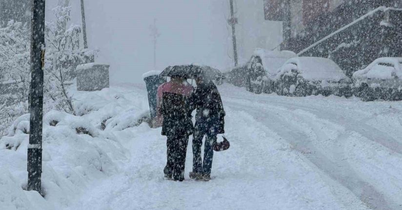 Hakkâri’de kar 20 köy ve 38 mezra yolu ulaşıma kapandı