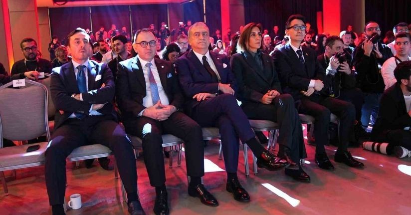 Beşiktaş’ta yeni transferler için imza töreni düzenlendi