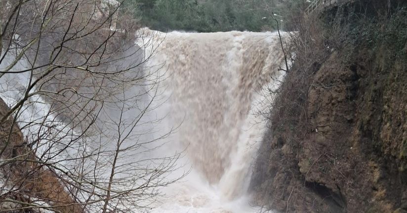 Osmaniye’de 3 gündür devam eden yağmur ve fırtına hayatı olumsuz etkiledi