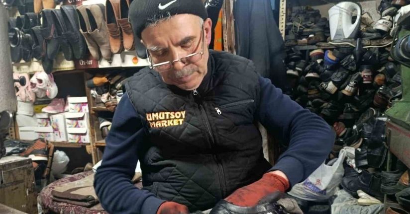 Kahramanmaraş’ta 38 yıllık usta eski ayakkabılara yeniden hayat veriyor