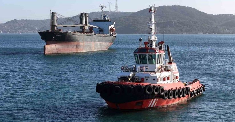 İstanbul Boğazı’nda sürüklenen gemi kurtarıldı