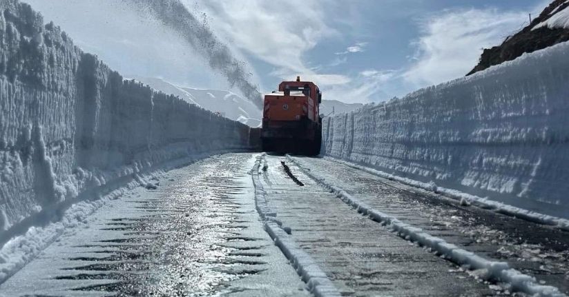 Şırnak’ta 70 gündür kapalı olan belde yolunun açılması için çalışmalar başlatıldı