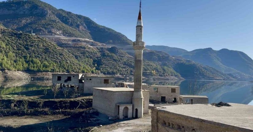 Kıbrıs’a içme suyu sağlayan baraj doldu, insan silueti ortaya çıktı