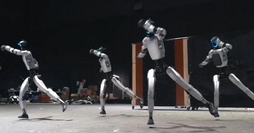 Çin'de Bahar Bayramı galasında insansı robotlardan 'dövüş sanatları' gösterisi