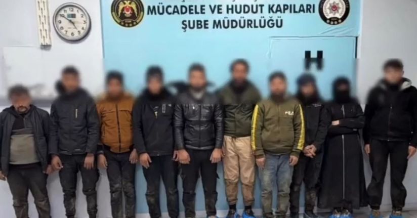 Otomobilde 10 kaçak göçmen yakalandı; 1 tutuklama