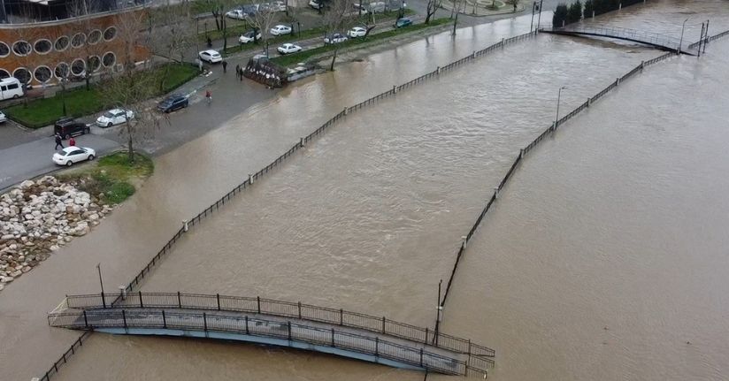 Biga’da yağış nedeniyle taşan Kocabaş Çayı dron ile görüntülendi