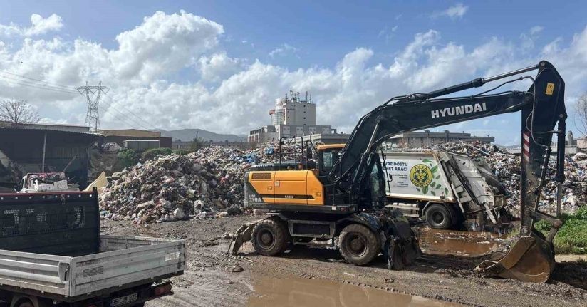 Atıkları usulsüz depolayan Buca ve Foça belediyelerine 9.3 milyon lira ceza