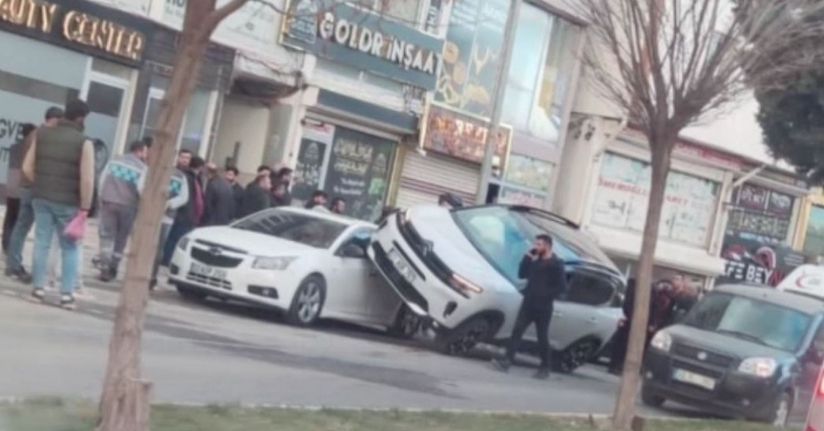 Mardin’de araç kadın öğretmene çarptı: Dehşet anları kamerada