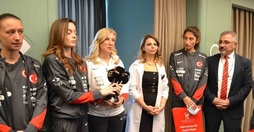 A Milli Kadın Futbol Takımı’ndan kanser hastalarına moral ziyareti