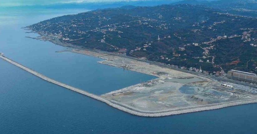 Rize’de İyidere Lojistik Limanı inşaatı sürüyor
