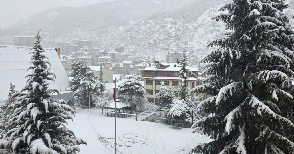 Gümüşhane’de kar nedeniyle 193 köy yolu ulaşıma kapandı