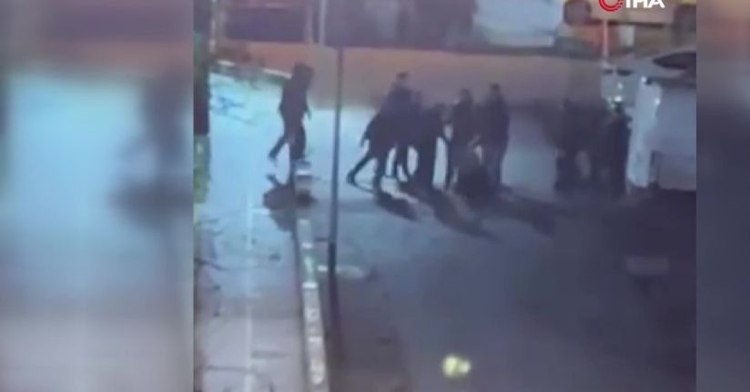 Beyoğlu’nda iki grup tekme tokat birbirine girdi