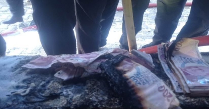 Evinde çıkan yangında 183 bin TL’si de yandı