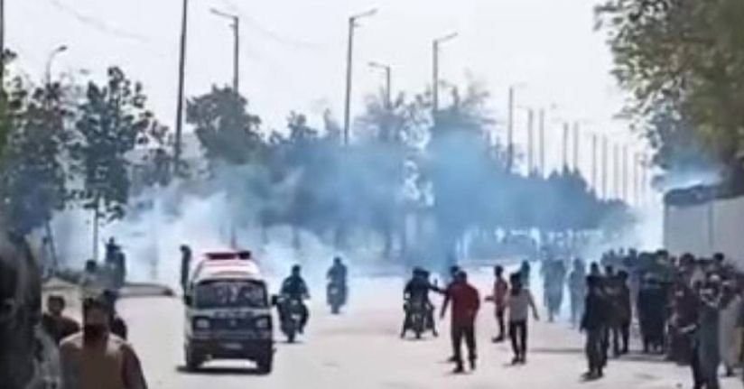 Pakistan'da ABD Büyükelçiliği önünde protesto: 8 ölü