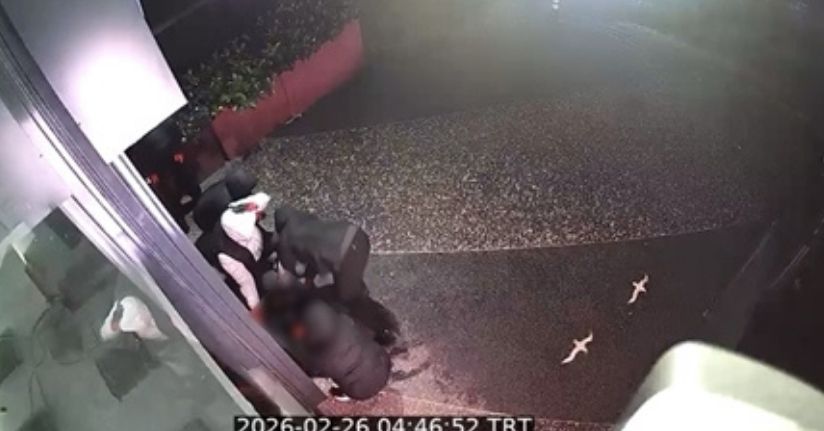 Göktürk’te 2 dakikada 18 milyon liralık soygun kamerada: Güvenlik görevlisi engel olmaya çalıştı 