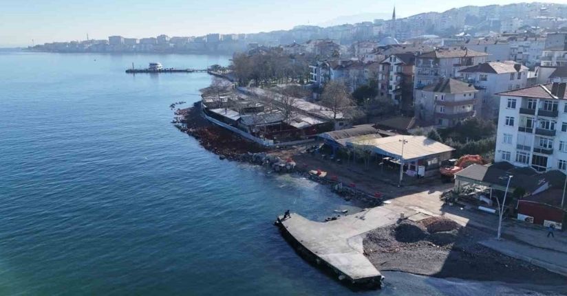 Değirmendere sahiline taşkınlara karşı dalgakıran inşa ediliyor