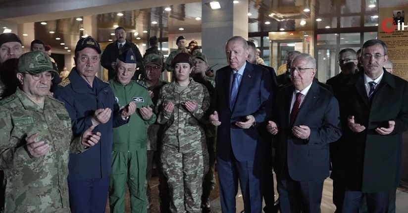 Cumhurbaşkanı Erdoğan, Ömer Halisdemir Anıtı’nda dua etti