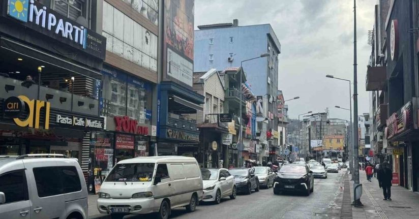 Gazipaşa Caddesi’nde hatalı parklara sürücüler isyan etti