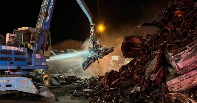 Hurdacılarda yangın paniği: Hurda araçlar alev aldı