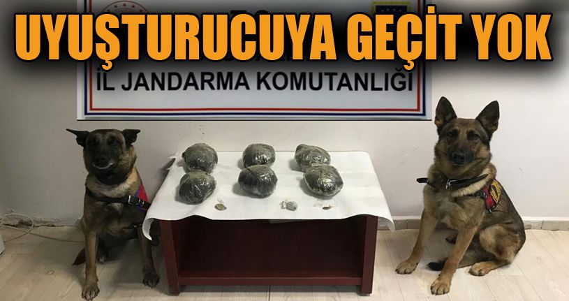 Otomobilin yedek lastiğinden 3 kilo 467 gram esrar çıktı