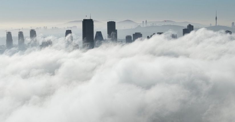 İstanbul'da etkili olan sis havadan görüntülendi
